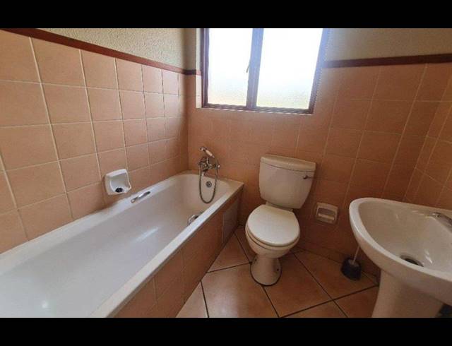 2 BEDROOM APARTMENT FOR SALE IN DOWERGLEN EXT 4